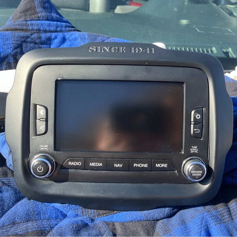 2015 Jeep Renegade OEM DOUBLE DIN CARPLAY